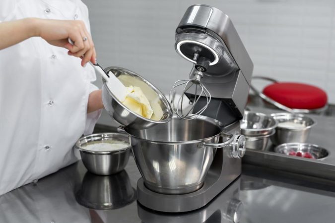 What is a Pastry Blender and How It Functions - Kitchen Rating